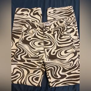 Straight pants with brown design. Light wash, slightly worn. Size 25.